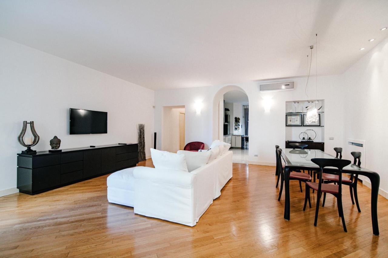 La Finestra Sul Duomo - The House Of Travelers Apartment Комо Екстериор снимка