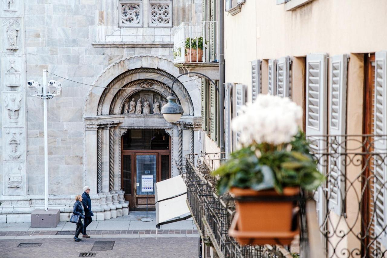La Finestra Sul Duomo - The House Of Travelers Apartment Комо Екстериор снимка