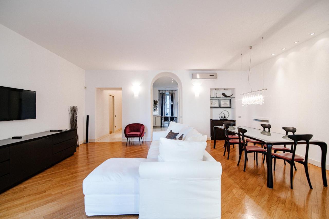 La Finestra Sul Duomo - The House Of Travelers Apartment Комо Екстериор снимка